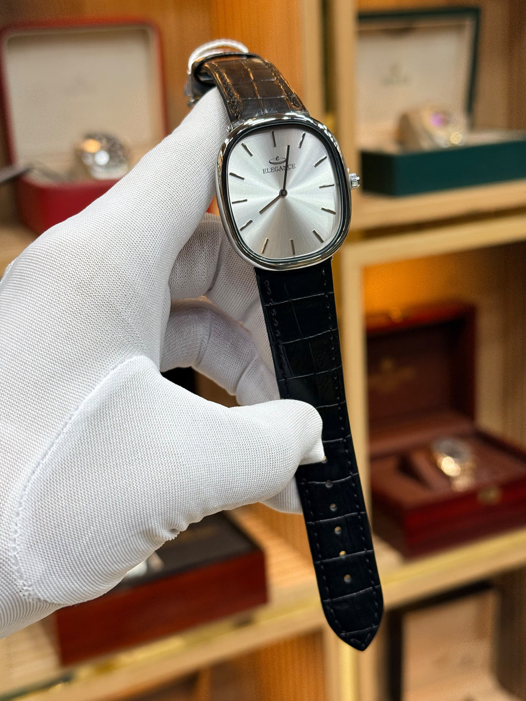 Elegance Cushion Leather Master Edition