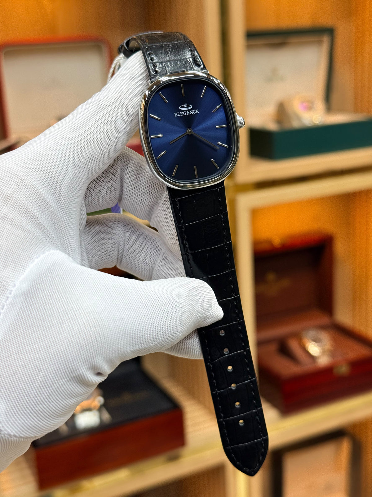 Elegance Cushion Leather Master Edition