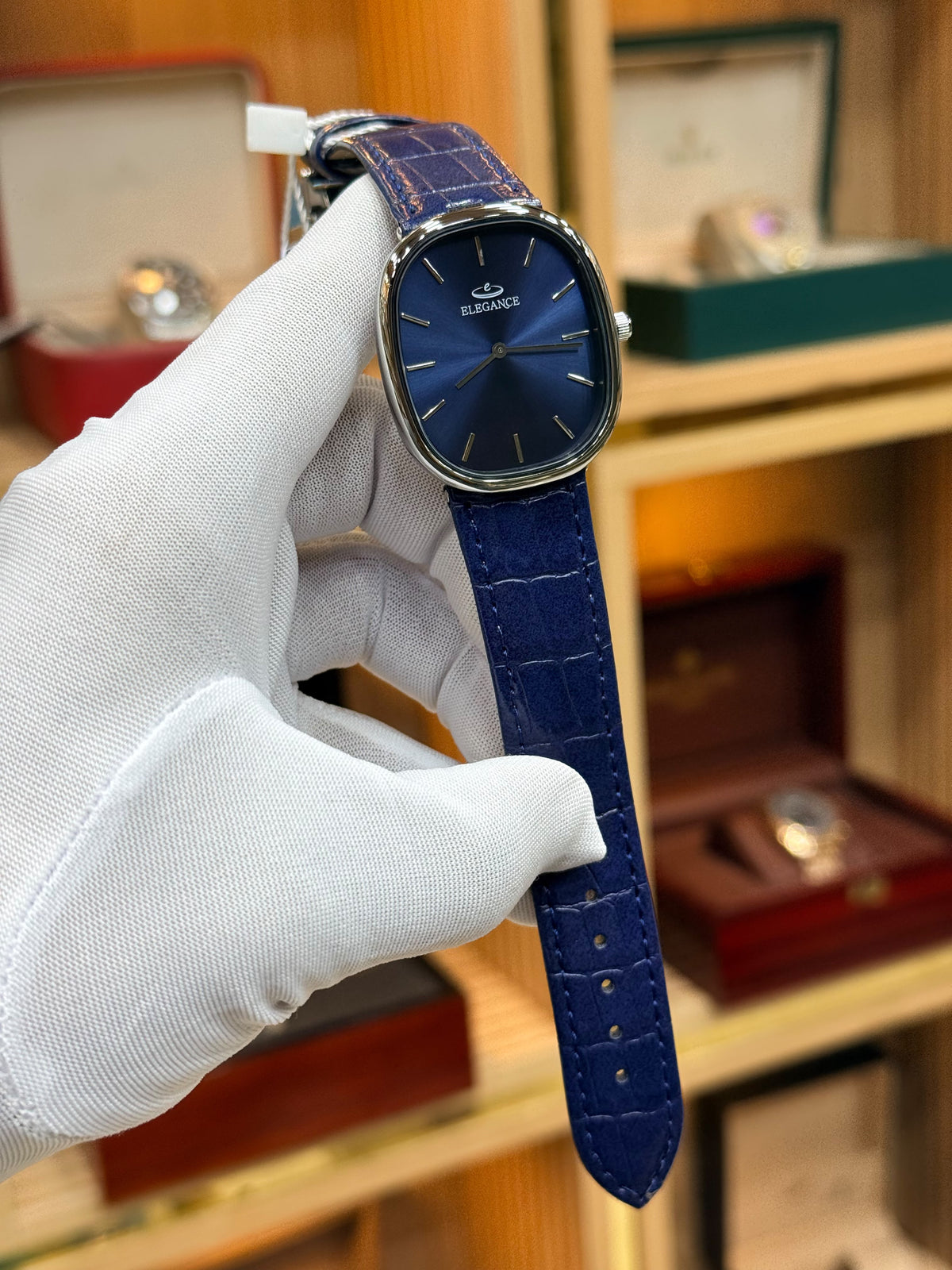 Elegance Cushion Leather Master Edition